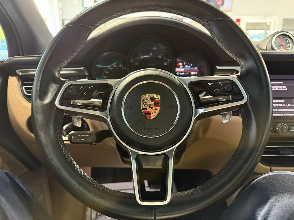 2020 Porsche Macan - Image 18 of 21