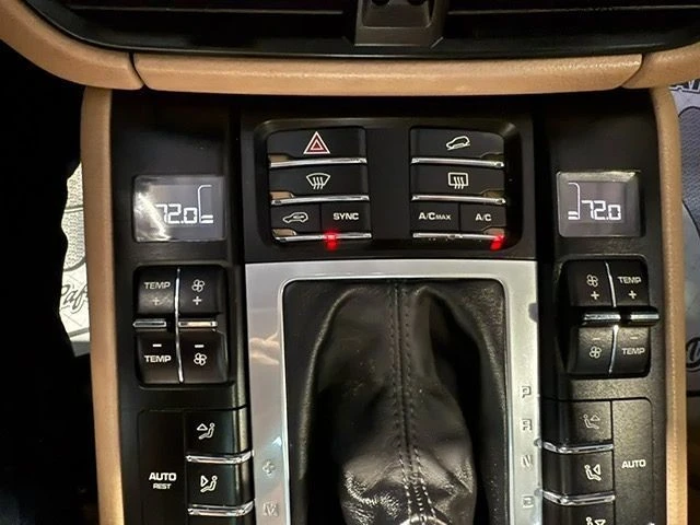 2020 Porsche Macan - Image 28 of 31