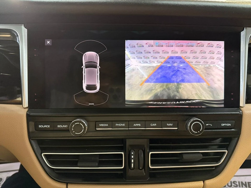 2020 Porsche Macan - Image 25 of 31