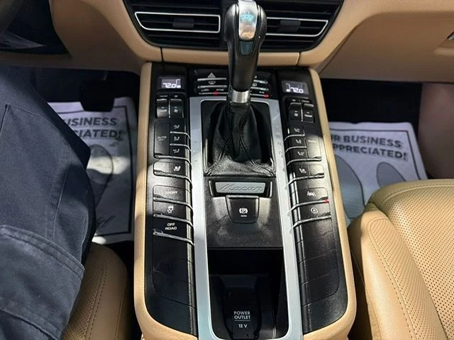 2020 Porsche Macan - Image 26 of 31