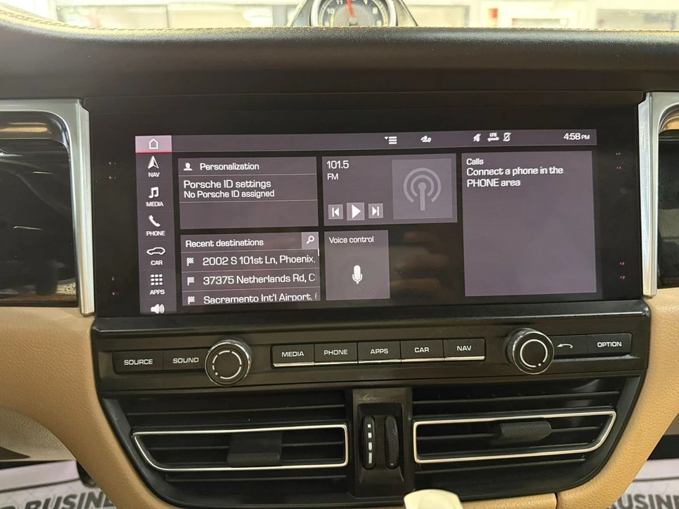 2020 Porsche Macan - Image 23 of 31