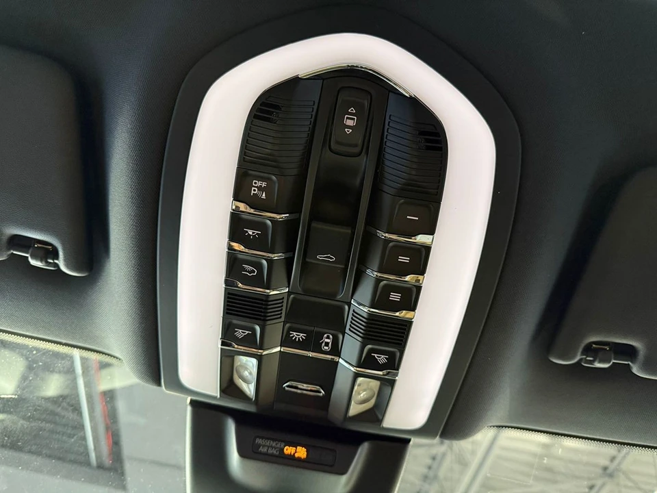 2020 Porsche Macan - Image 29 of 31
