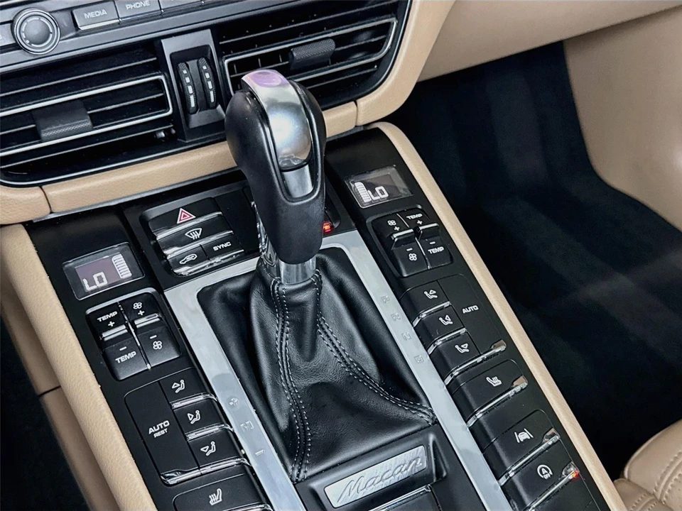 2020 Porsche Macan - Image 13 of 31