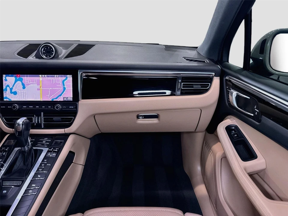 2020 Porsche Macan - Image 22 of 31