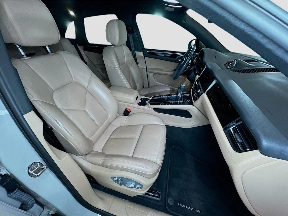 2020 Porsche Macan - Image 13 of 15
