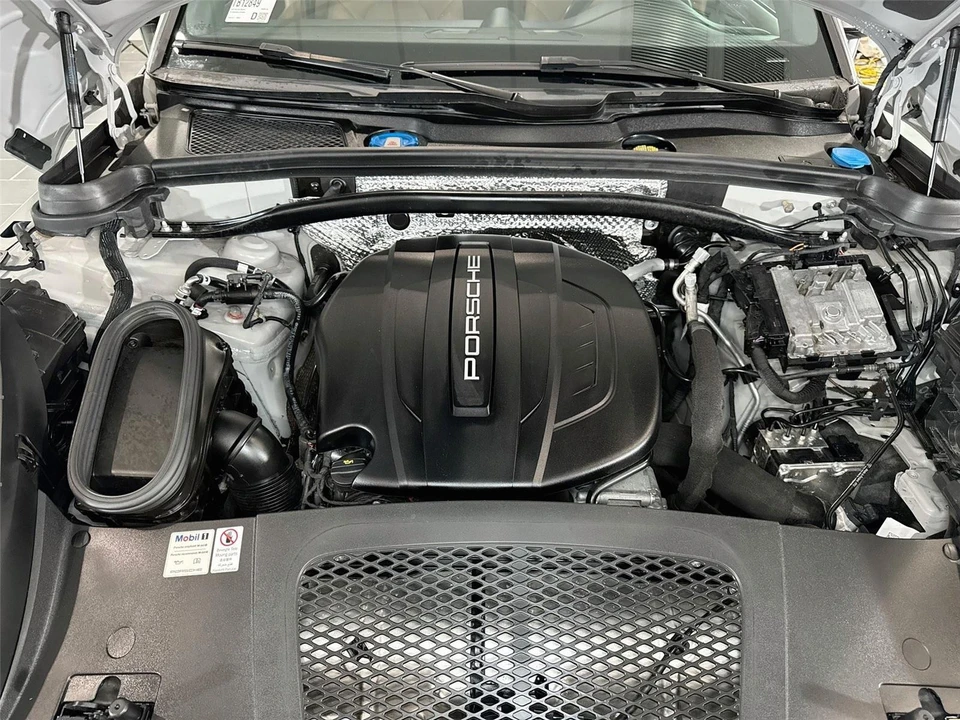 2020 Porsche Macan - Image 26 of 31