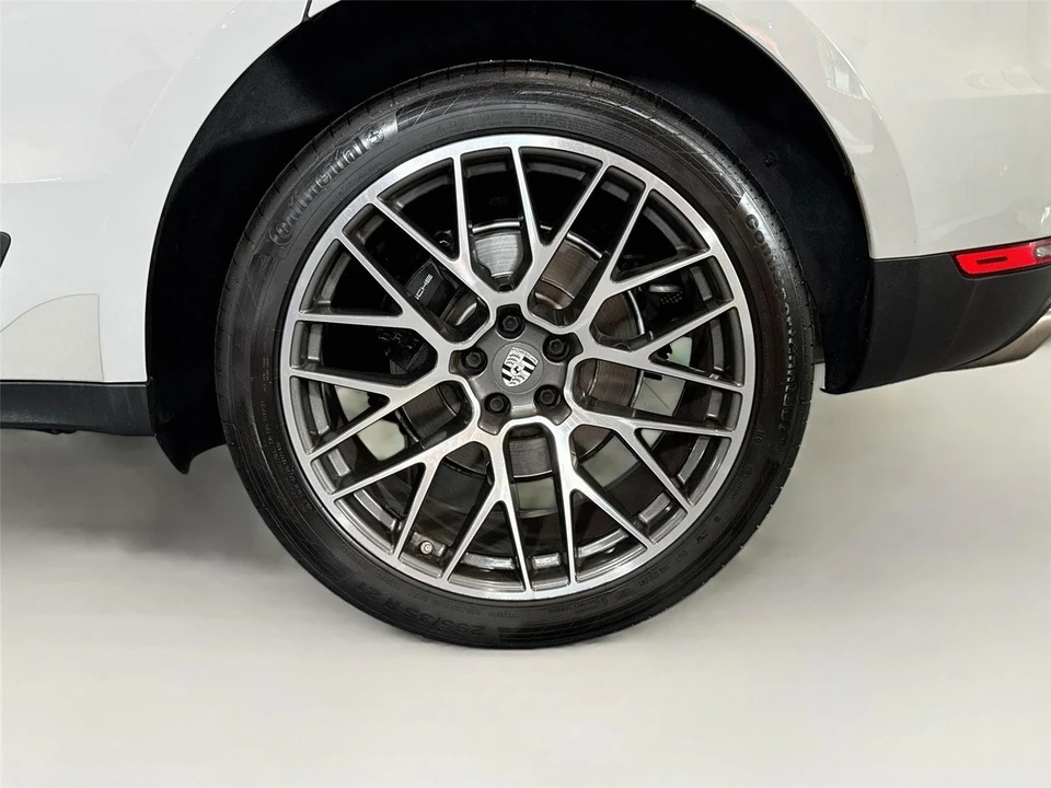 2020 Porsche Macan - Image 30 of 31