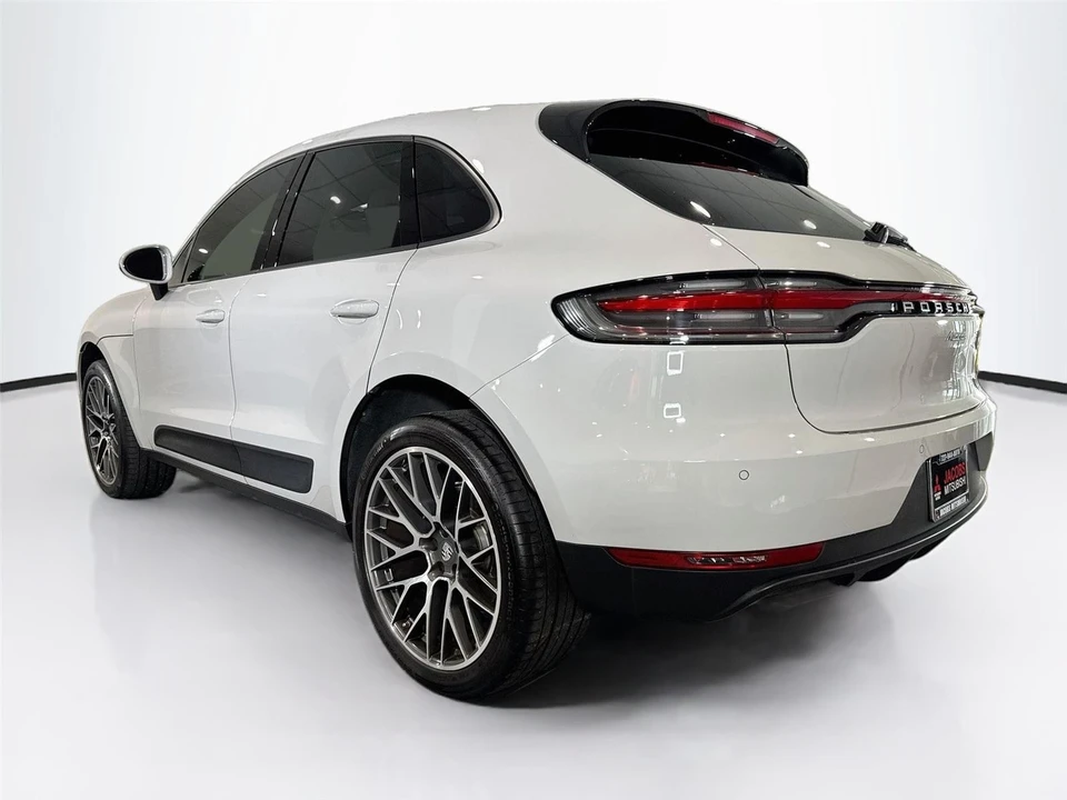 2020 Porsche Macan - Image 28 of 31