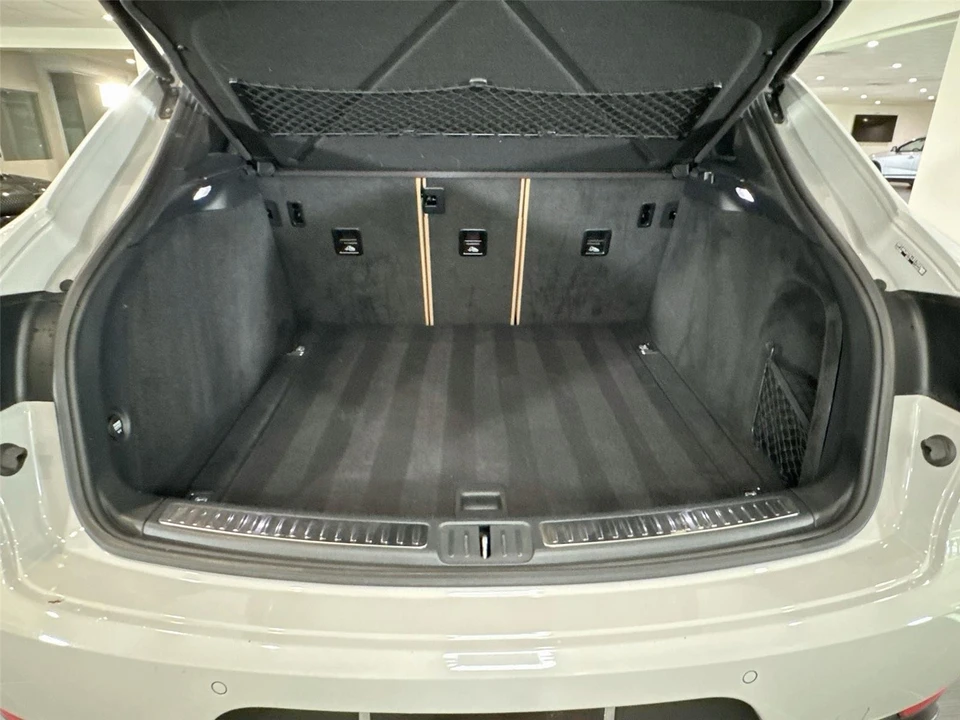2020 Porsche Macan - Image 17 of 31