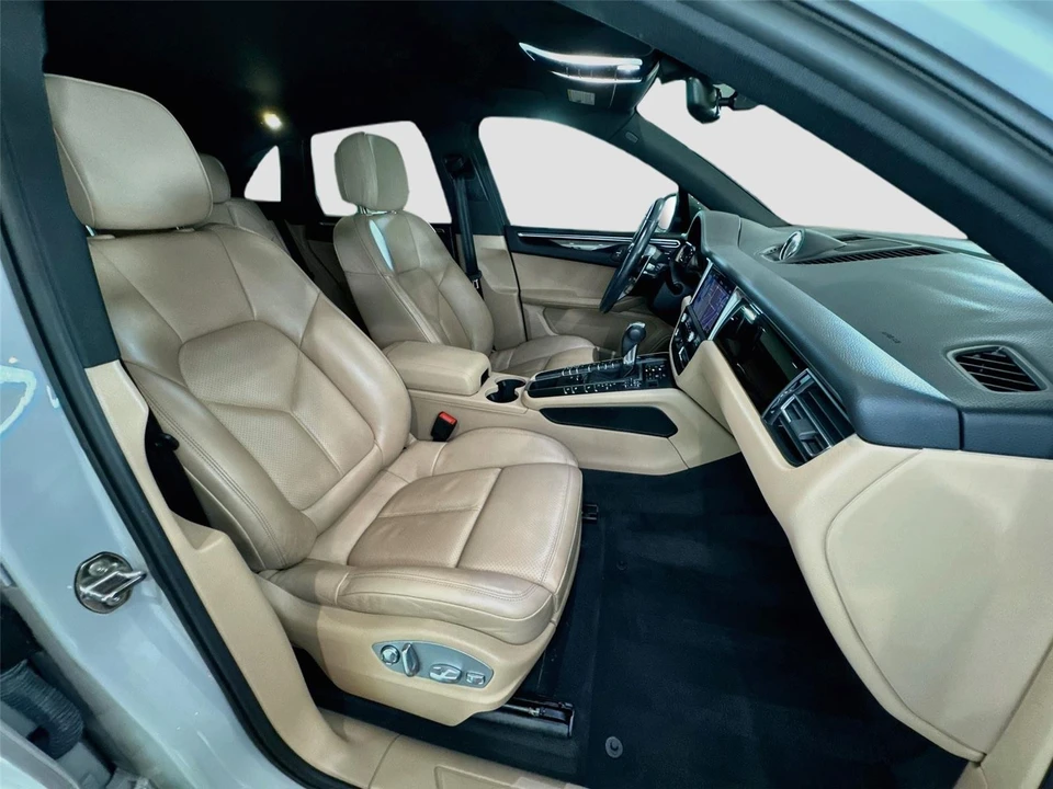 2020 Porsche Macan - Image 21 of 31