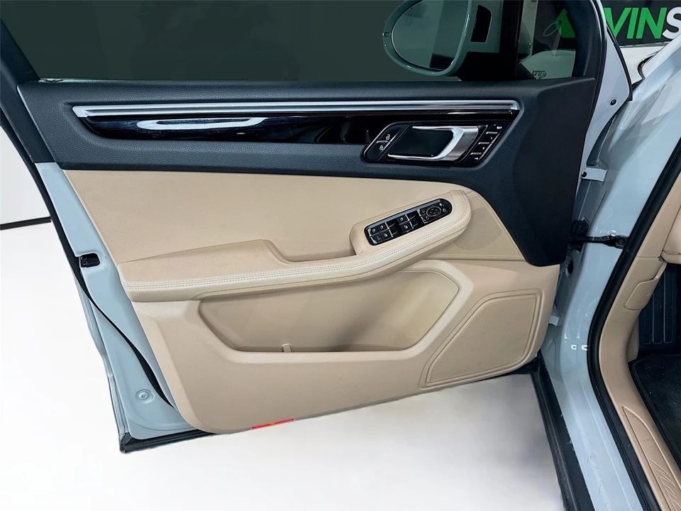2020 Porsche Macan - Image 8 of 15