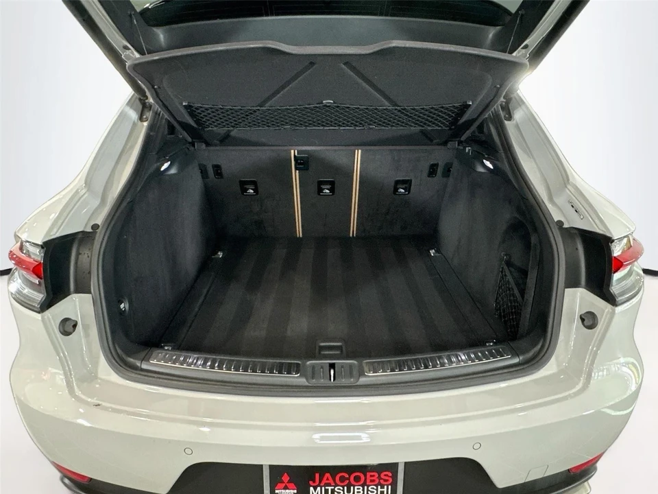 2020 Porsche Macan - Image 18 of 31