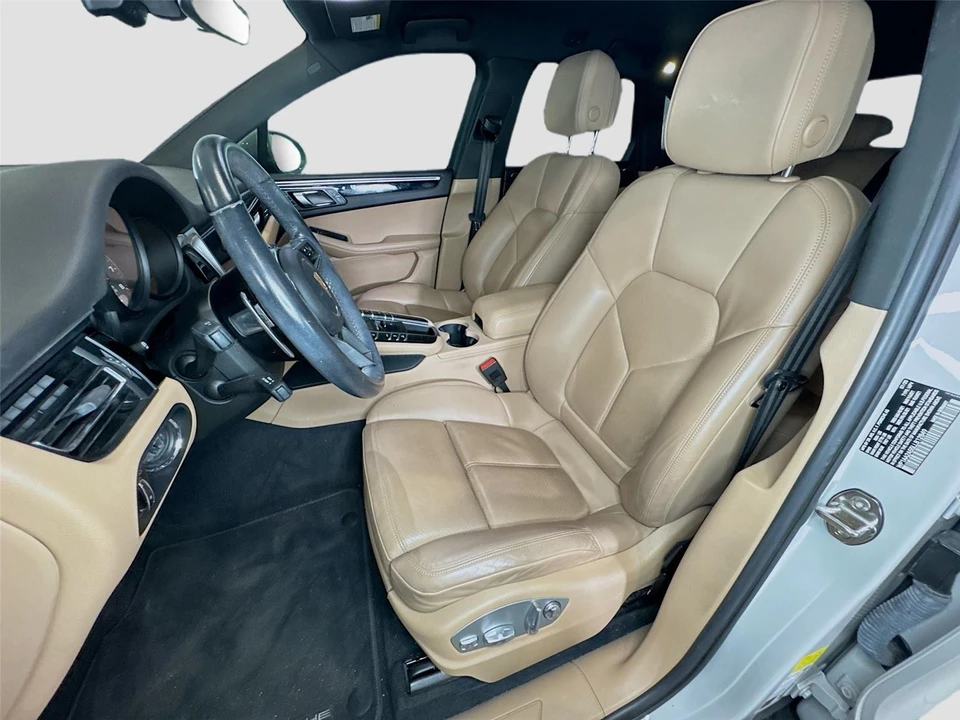 2020 Porsche Macan - Image 9 of 15