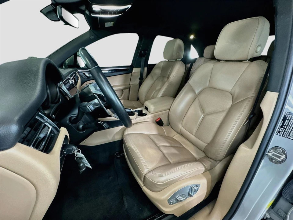2020 Porsche Macan - Image 2 of 31