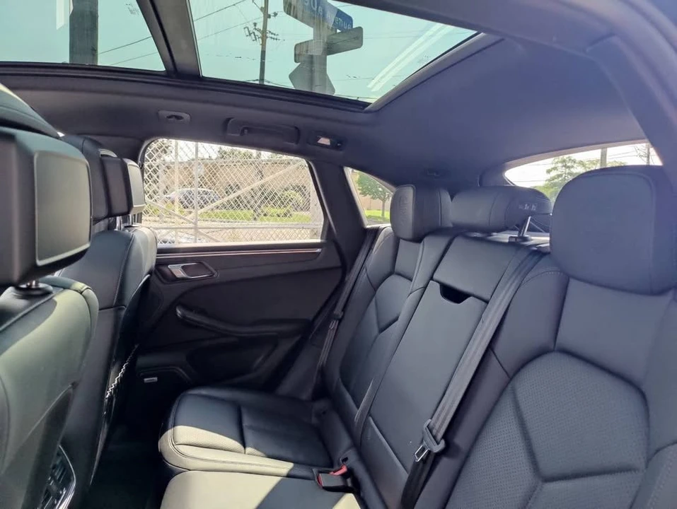 2020 Porsche Macan - Image 12 of 19