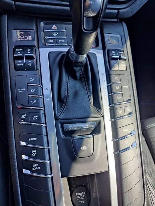 2020 Porsche Macan - Image 17 of 20