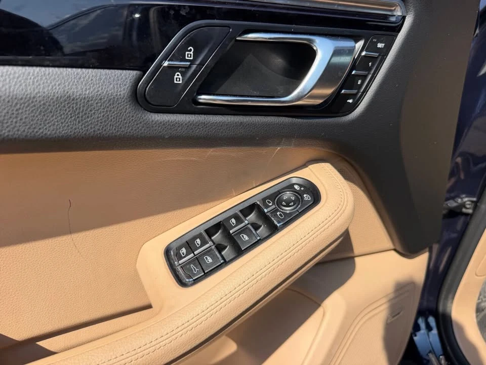 2020 Porsche Macan - Image 15 of 20