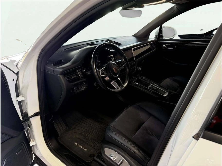 2020 Porsche Macan - Image 15 of 31
