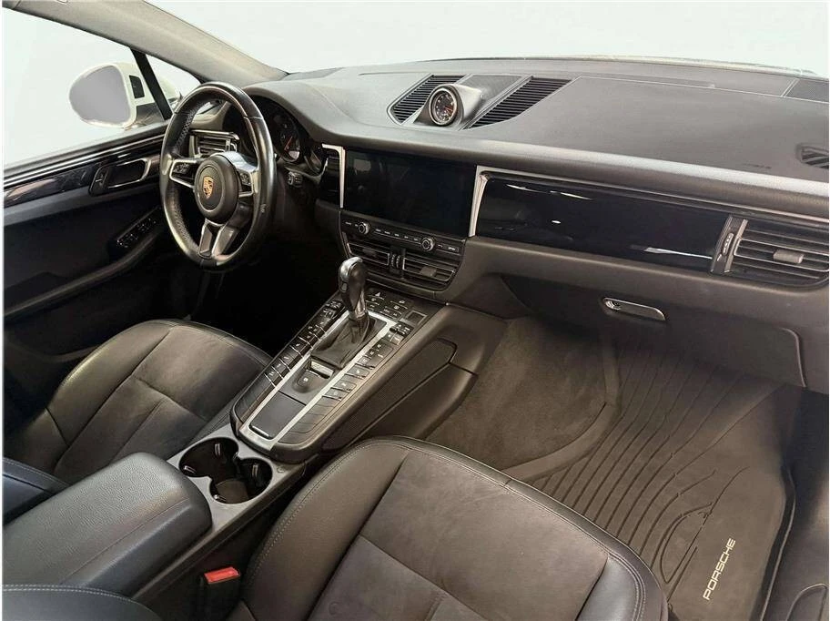 2020 Porsche Macan - Image 27 of 31