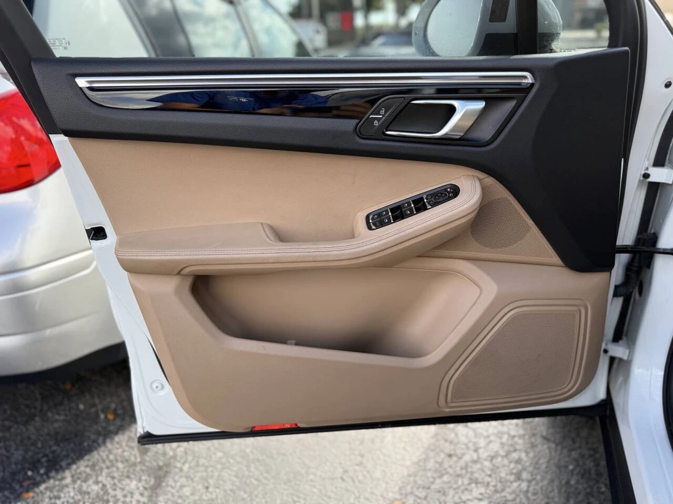 2020 Porsche Macan - Image 10 of 12
