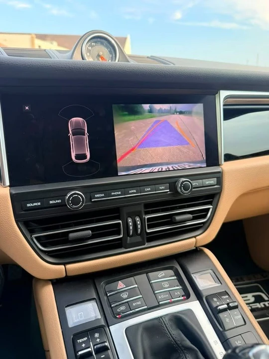 2020 Porsche Macan - Image 15 of 16