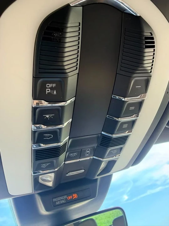 2020 Porsche Macan - Image 14 of 16