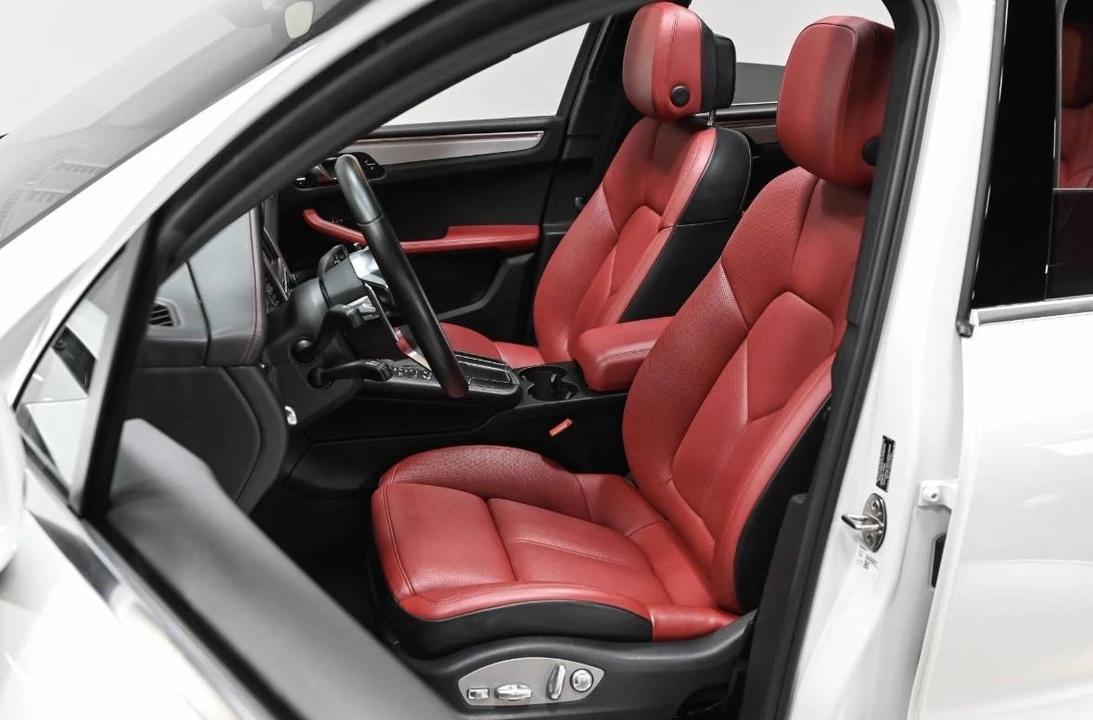 2020 Porsche Macan - Image 6 of 7