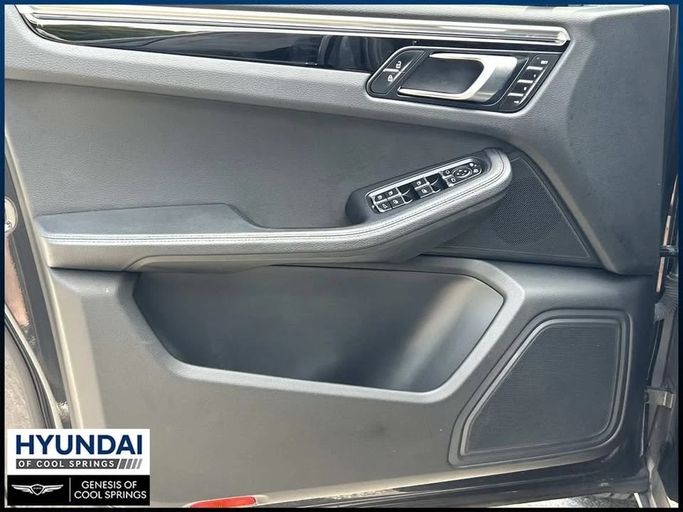 2020 Porsche Macan - Image 19 of 20