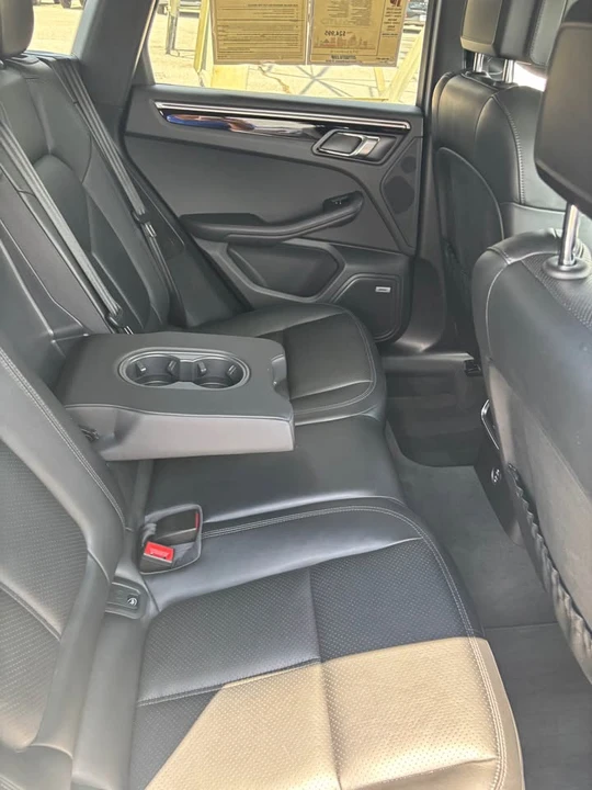 2020 Porsche Macan - Image 9 of 11