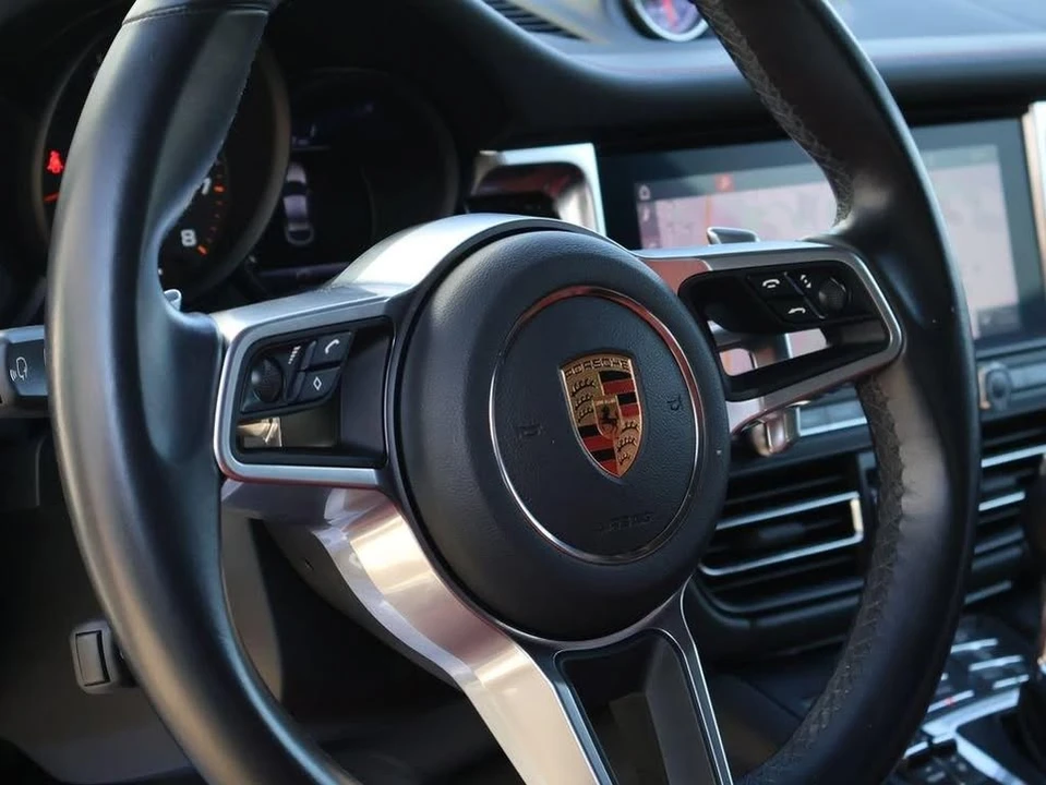 2020 Porsche Macan - Image 18 of 20