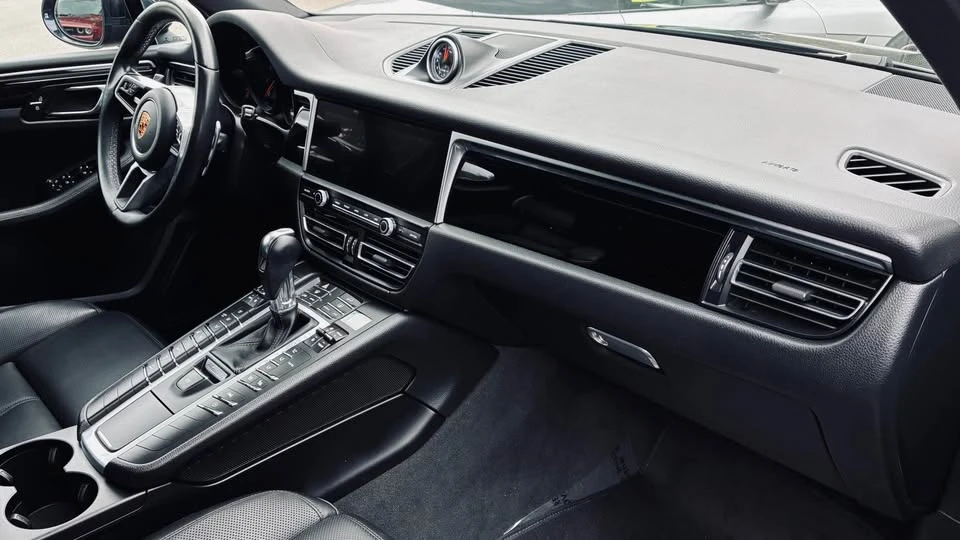 2020 Porsche Macan - Image 8 of 11