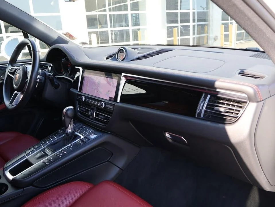 2020 Porsche Macan - Image 9 of 20