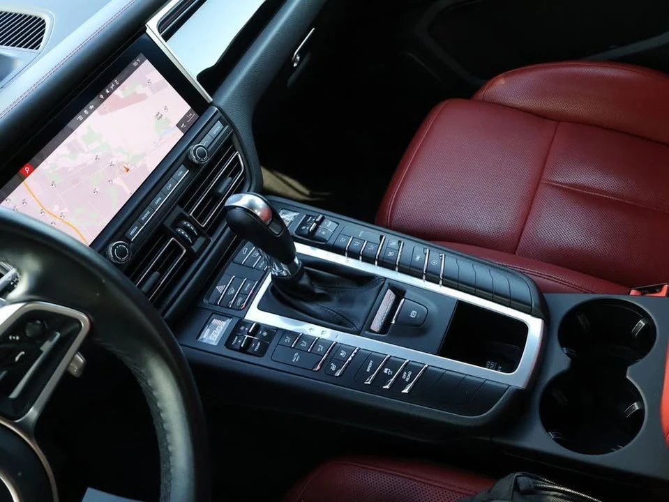 2020 Porsche Macan - Image 19 of 20