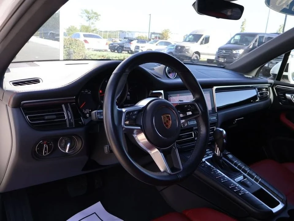 2020 Porsche Macan - Image 17 of 20