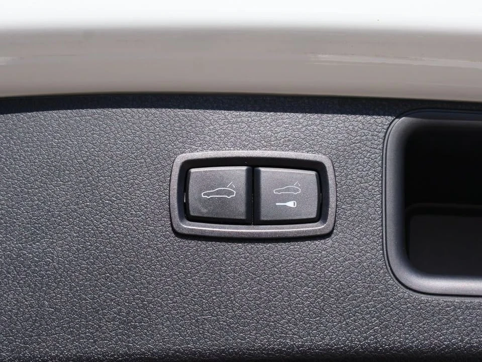 2020 Porsche Macan - Image 16 of 20