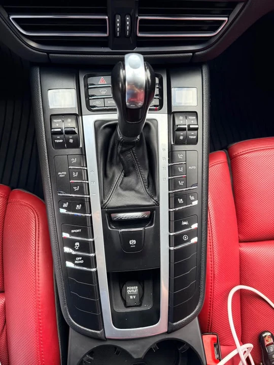 2020 Porsche Macan - Image 12 of 15