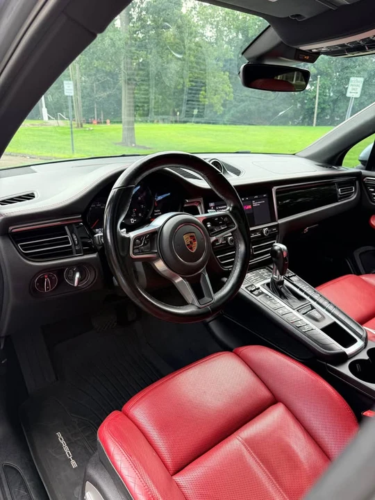 2020 Porsche Macan - Image 10 of 15
