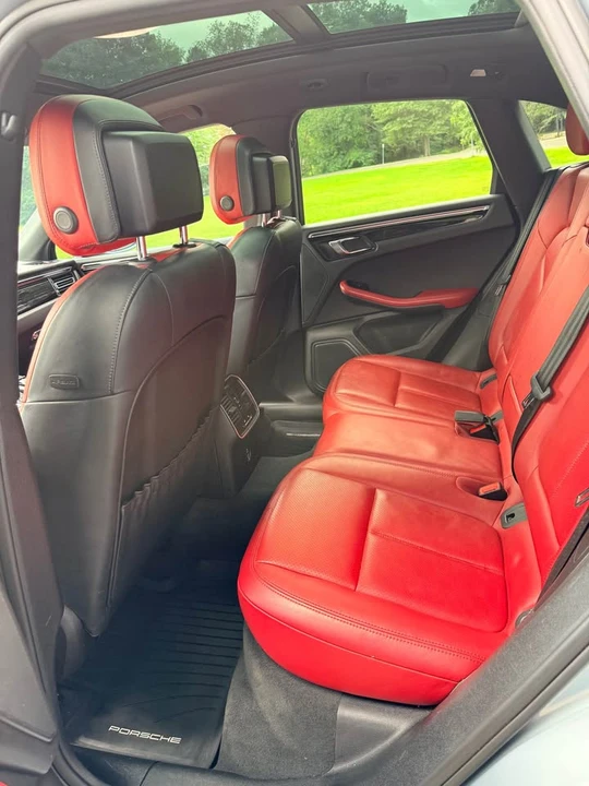 2020 Porsche Macan - Image 9 of 15