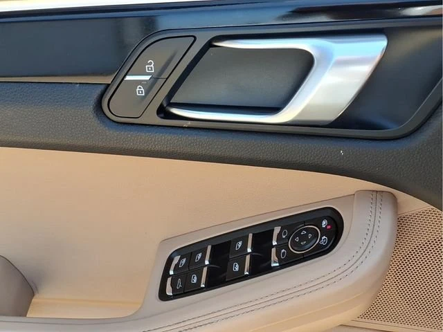 2020 Porsche Macan - Image 12 of 20