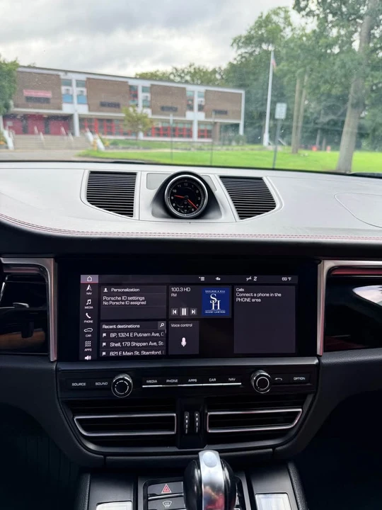 2020 Porsche Macan - Image 13 of 15