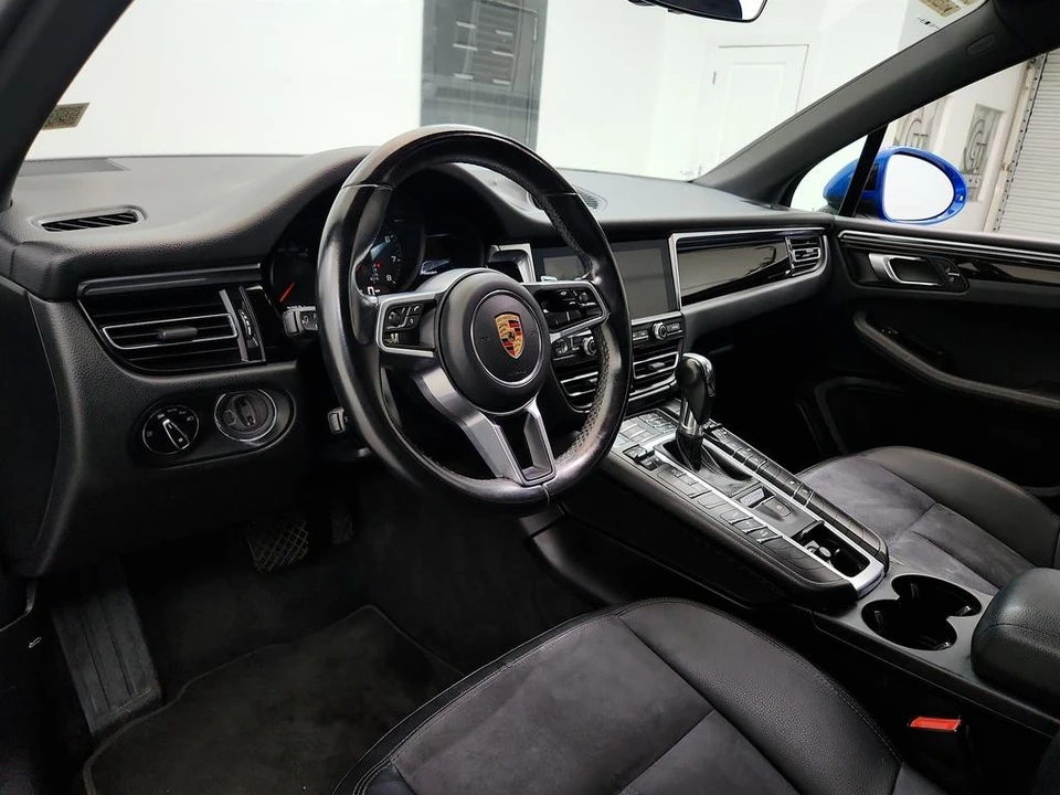2020 Porsche Macan - Image 13 of 31