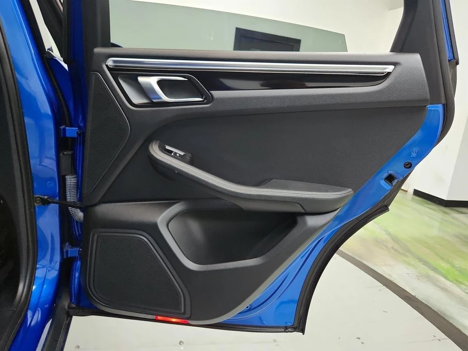 2020 Porsche Macan - Image 30 of 31
