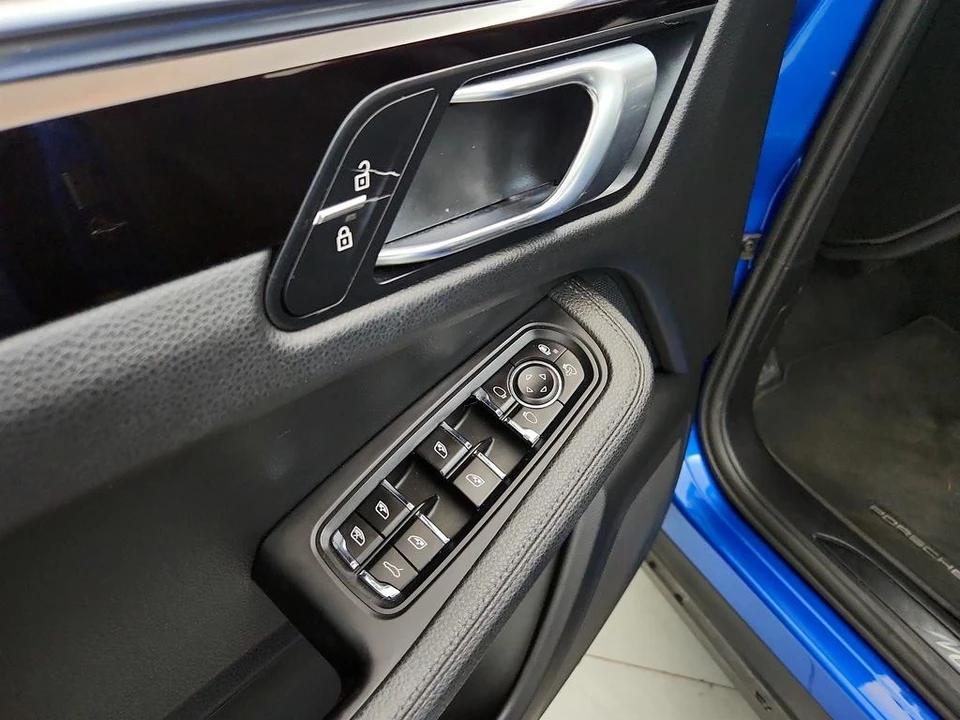 2020 Porsche Macan - Image 22 of 31