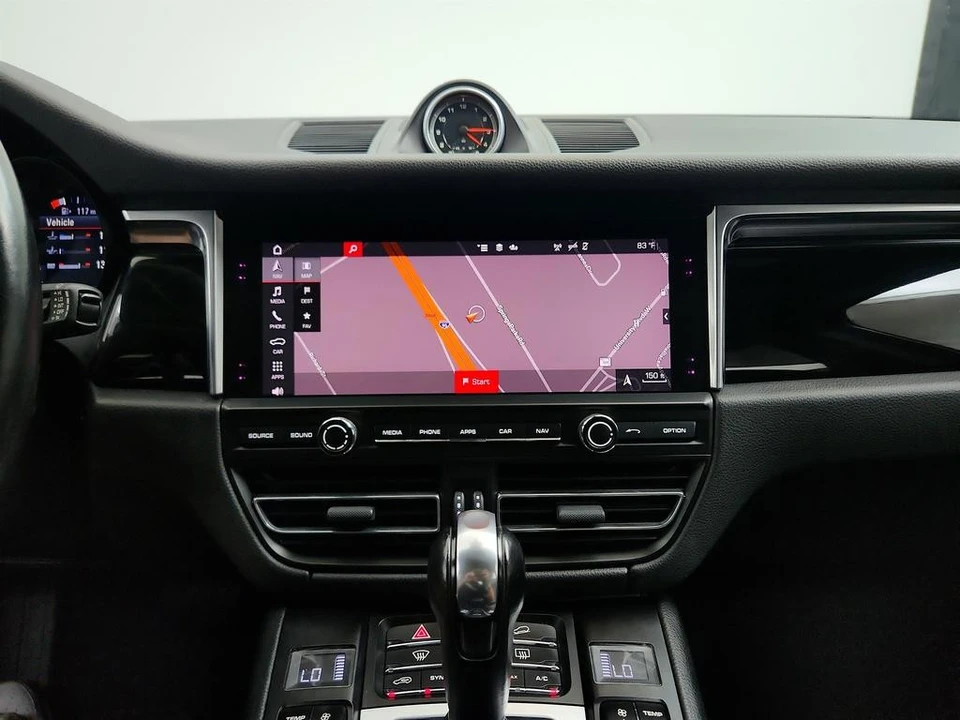 2020 Porsche Macan - Image 21 of 31