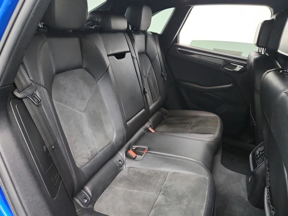 2020 Porsche Macan - Image 29 of 31