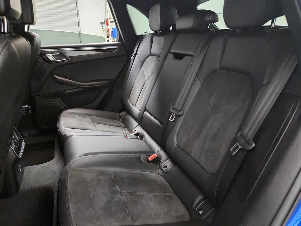 2020 Porsche Macan - Image 24 of 31