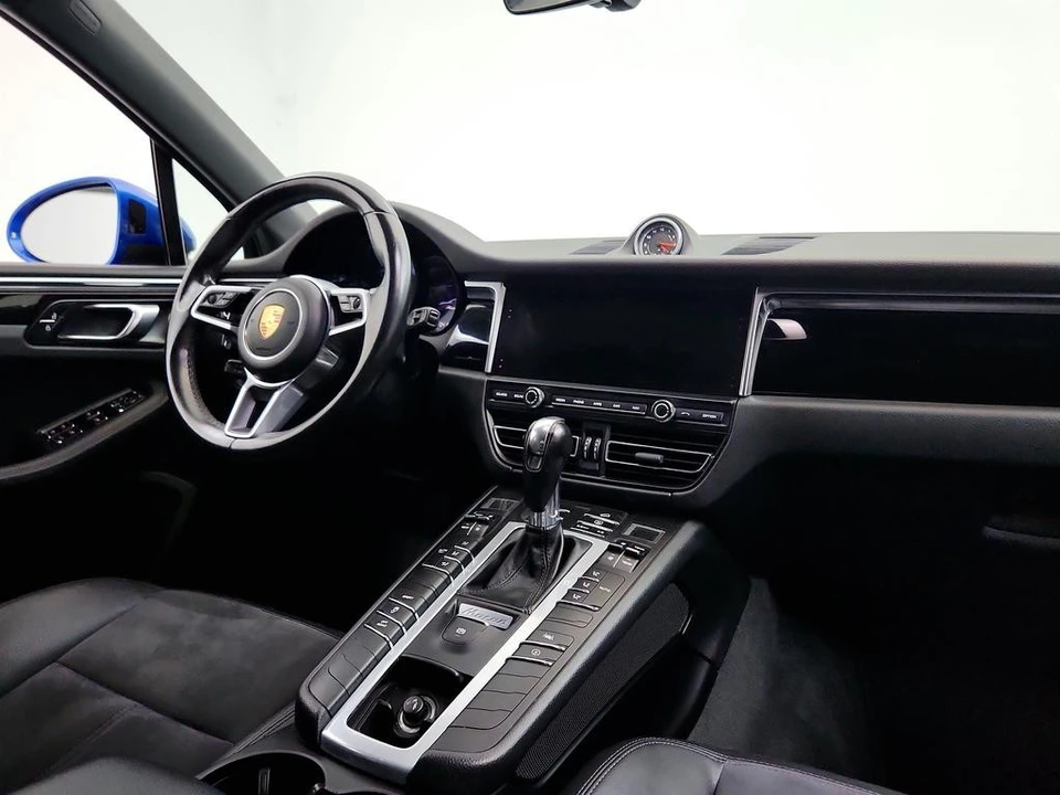 2020 Porsche Macan - Image 26 of 31