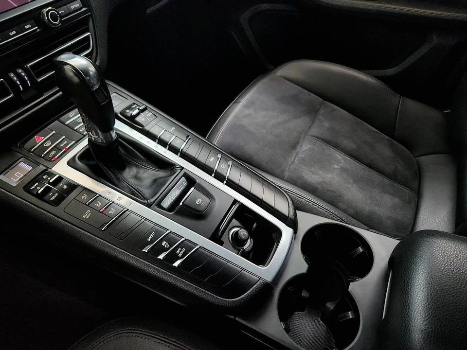 2020 Porsche Macan - Image 18 of 31