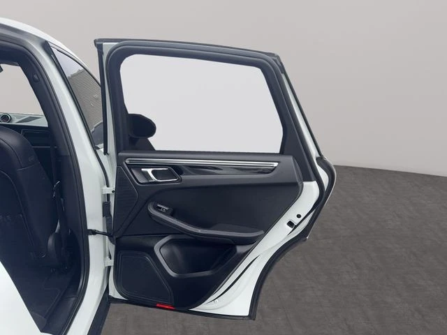 2020 Porsche Macan - Image 18 of 21