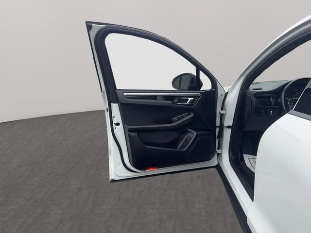 2020 Porsche Macan - Image 11 of 21